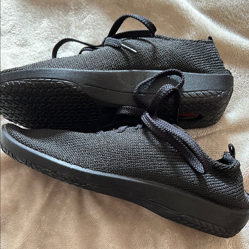 Arcopedico Black Knit Sneakers - Picture 6 of 8